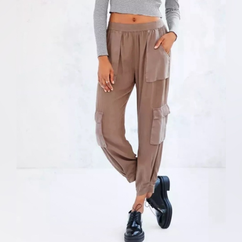 BDG Urban Outfitters Nordstrom Taupe Tencel Nylon Soft Utility Cargo Joggers S